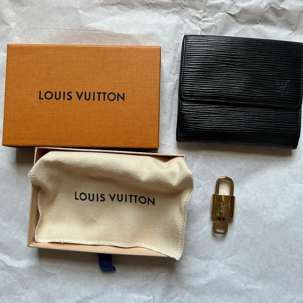 Louis Vuitton Epi wallet and Lock & Key #319